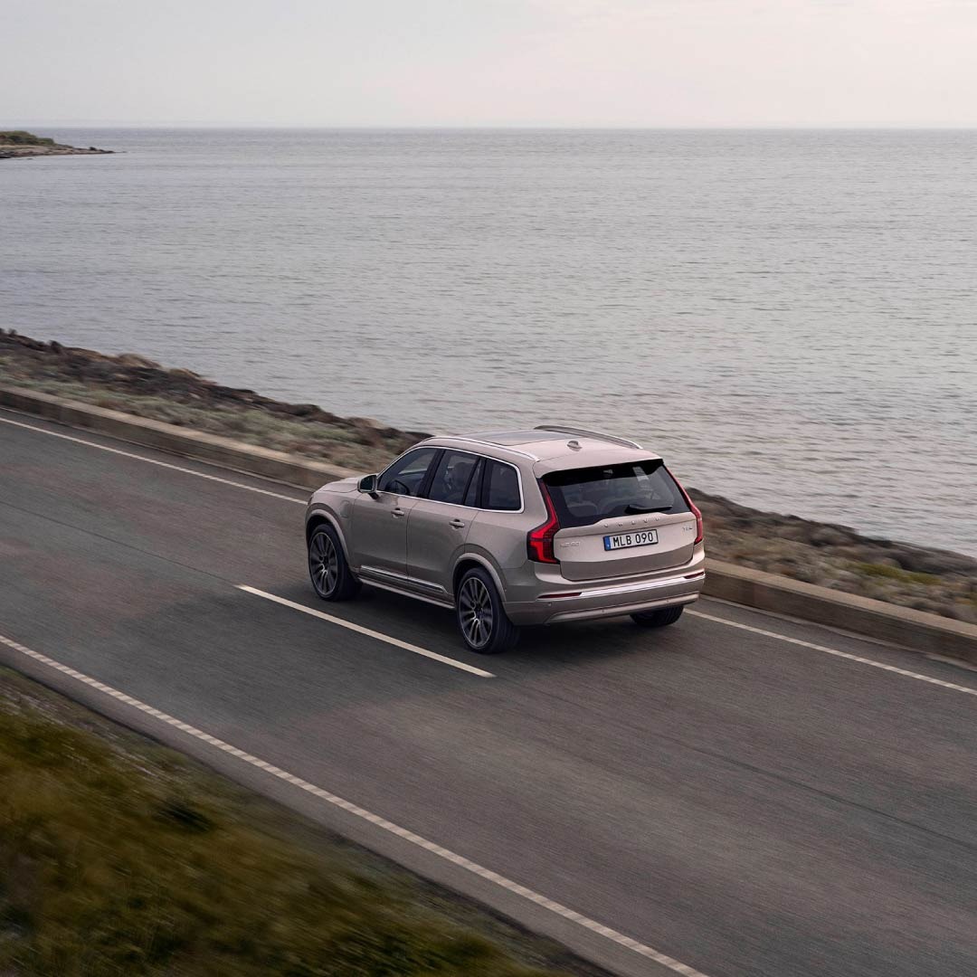 imgi 26 new xc90 mobile 1080x1080 08